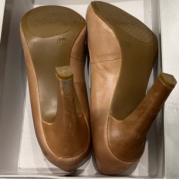 Jessica Simpson Heel - Picture 2 of 3